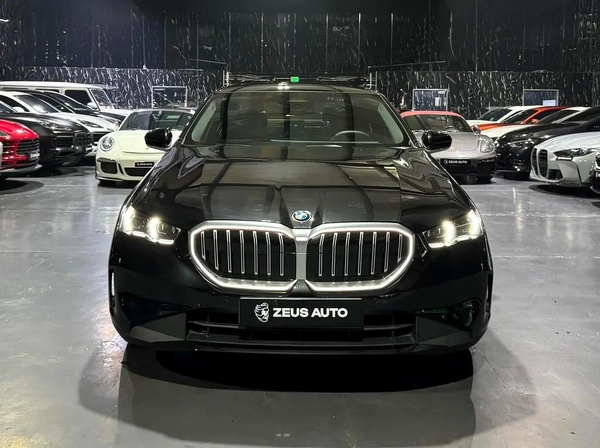 Exclusive offer | LOW Mileage | GCC | Luxury Sedan | AGMC Warranty 2028 | AGMC Service 2028