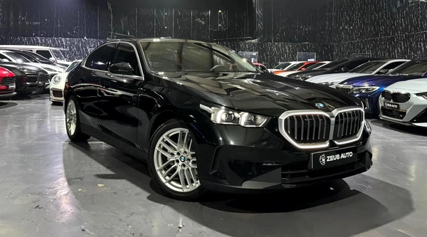 Exclusive offer | LOW Mileage | GCC | Luxury Sedan | AGMC Warranty 2028 | AGMC Service 2028