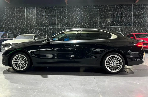 Exclusive offer | LOW Mileage | GCC | Luxury Sedan | AGMC Warranty 2028 | AGMC Service 2028