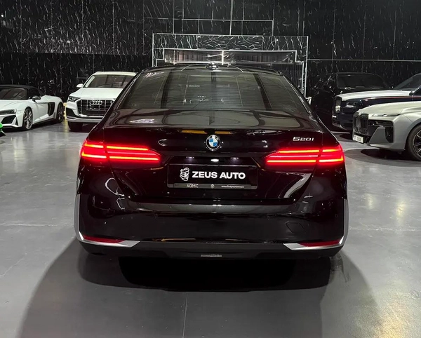 Exclusive offer | LOW Mileage | GCC | Luxury Sedan | AGMC Warranty 2028 | AGMC Service 2028