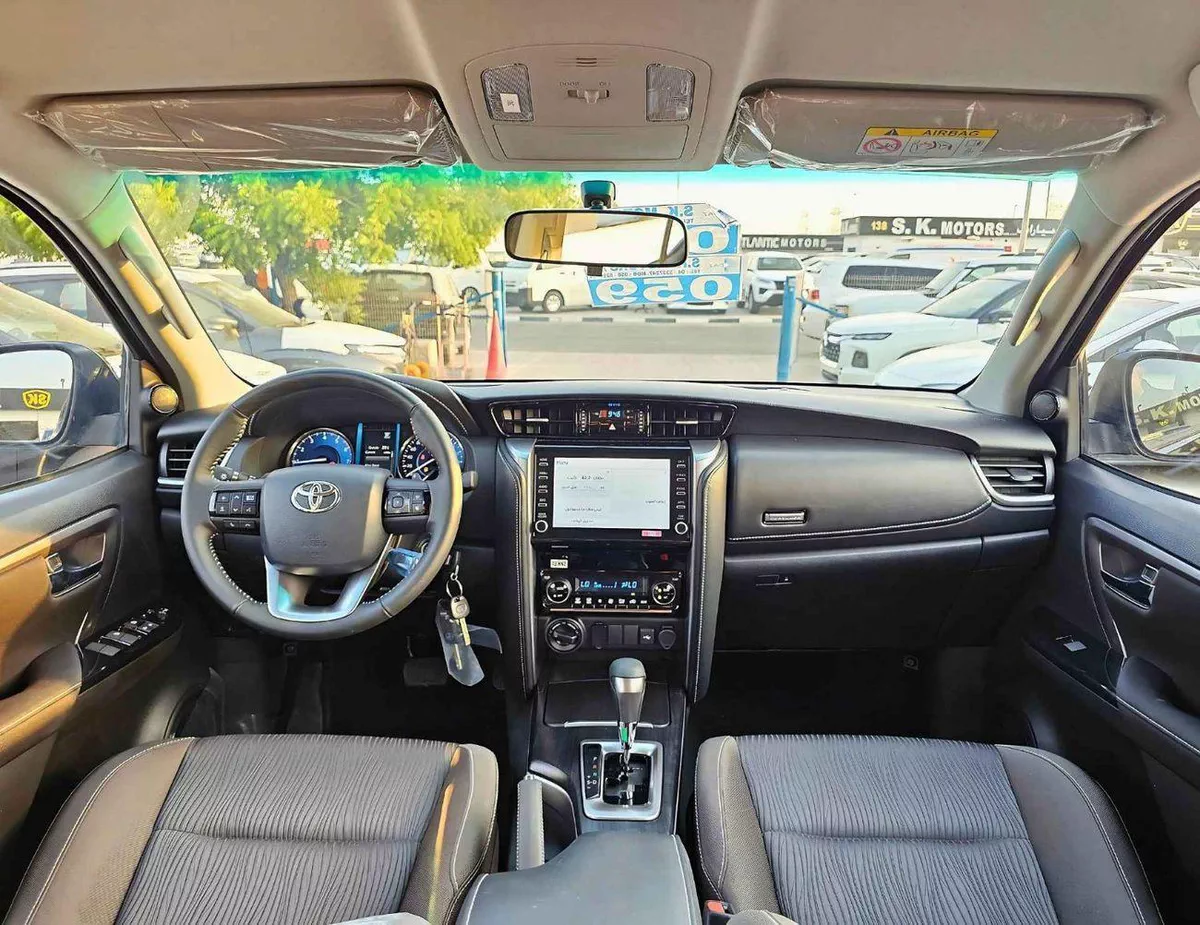 Toyota Fortuner VXR 4.0L V6 PETROL / AUTO AC / DIFF LOCK / DVD CAMERA (CODE # F6S)-11-0