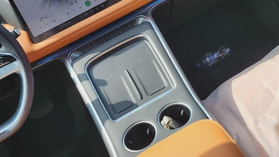 XPENG G9 (Black Orange)-19