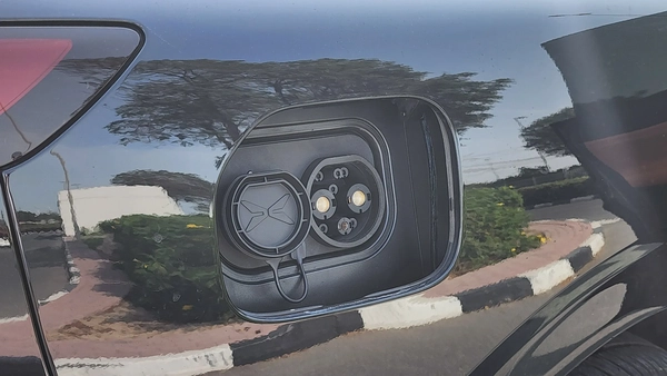 XPENG G9 (Black Orange)