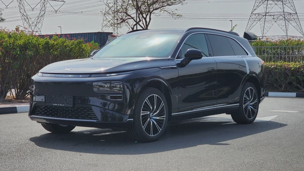 XPENG G9 (Black Orange)