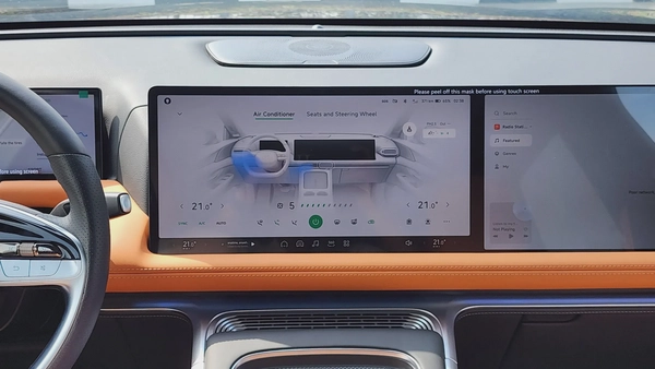 XPENG G9 (Black Orange)