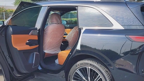 XPENG G9 (Black Orange)