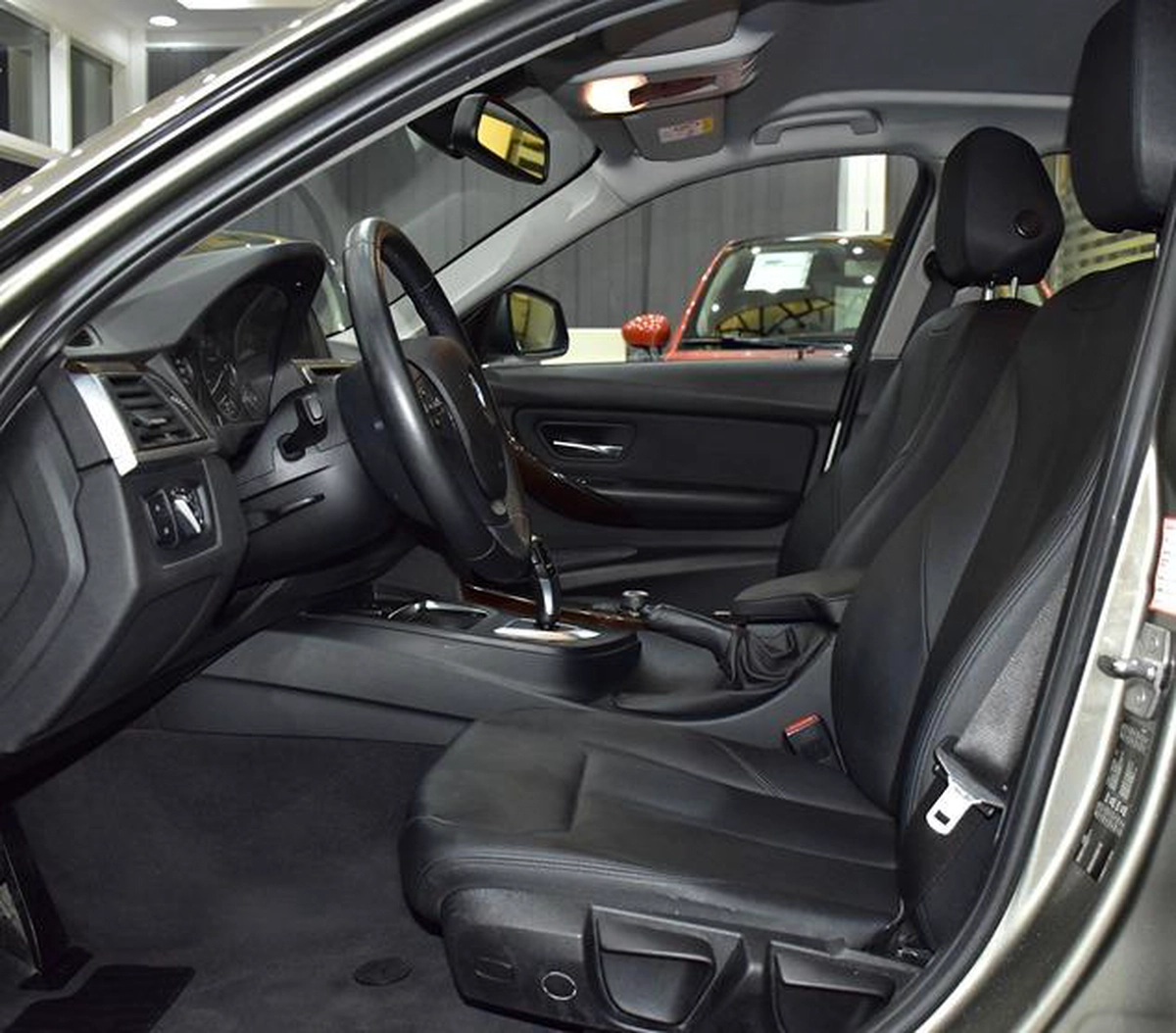 BMW 318i ( 2016 Model ) in Brown Color GCC Specs-11-11