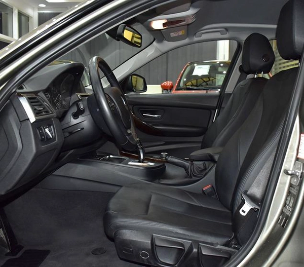 BMW 318i ( 2016 Model ) in Brown Color GCC Specs