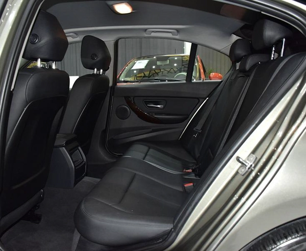 BMW 318i ( 2016 Model ) in Brown Color GCC Specs