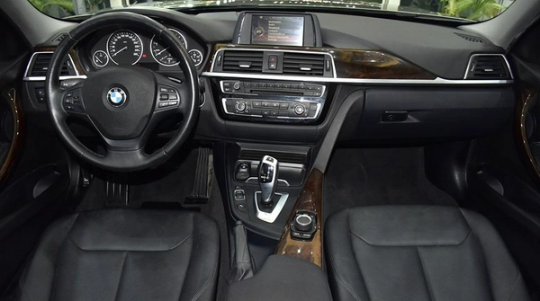 BMW 318i ( 2016 Model ) in Brown Color GCC Specs