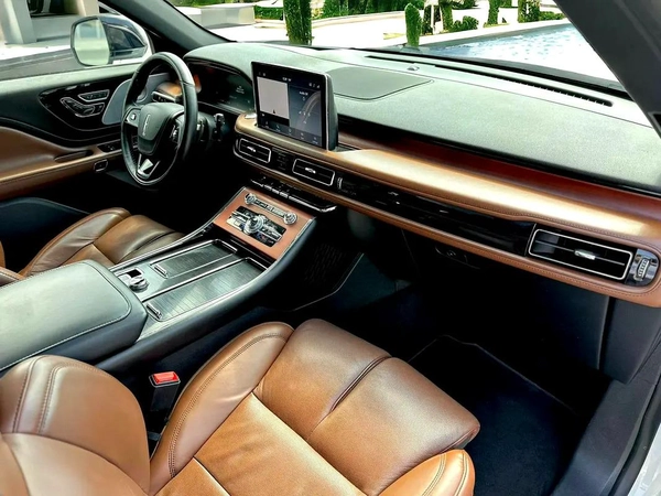 Lincoln Aviator Luxury 2020 - American Specs - GCC Resale | vip 6seats
