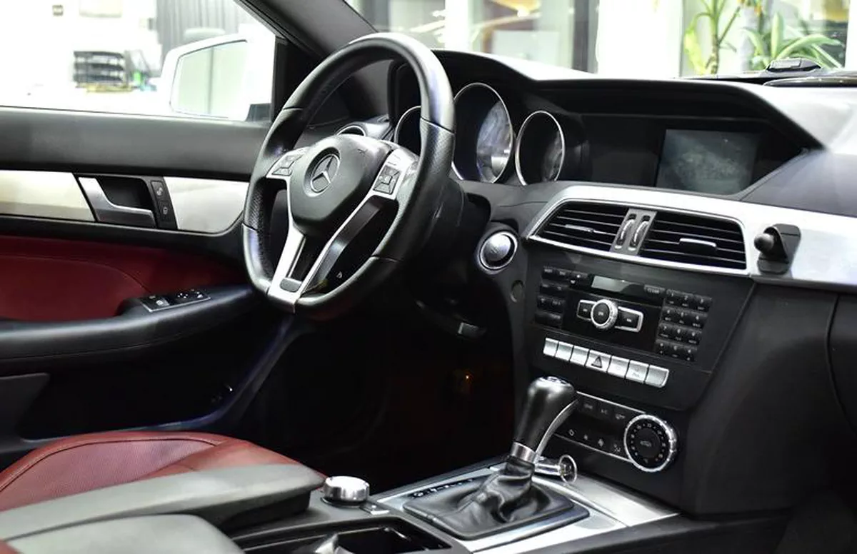 Mercedes Benz C250 Coupe ( 2015 Model ) in White Color GCC Specs-5-5