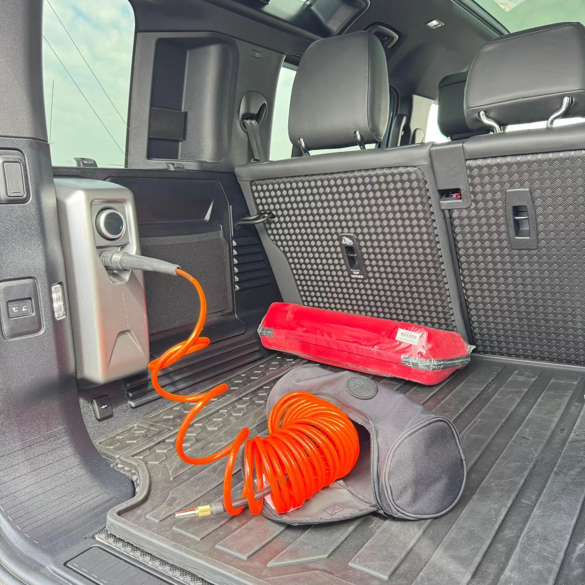 LAND ROVER DEFENDER SE DYNAMIC 2025 | BLUE ( REF-ACD )-11-11
