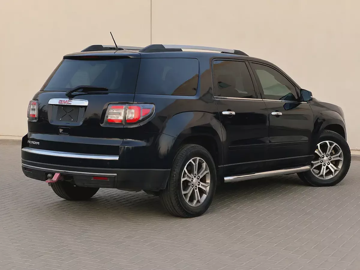 GMC Acadia SLE 2015 | GCC Specs | Well Maintained-4-4