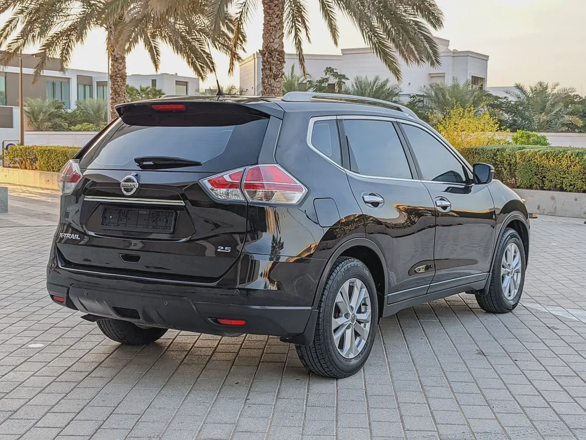 Nissan X-Trail S 2015 GCC Specs Prestine Condition 4WD With Low KM Premium 7 Seater SUV