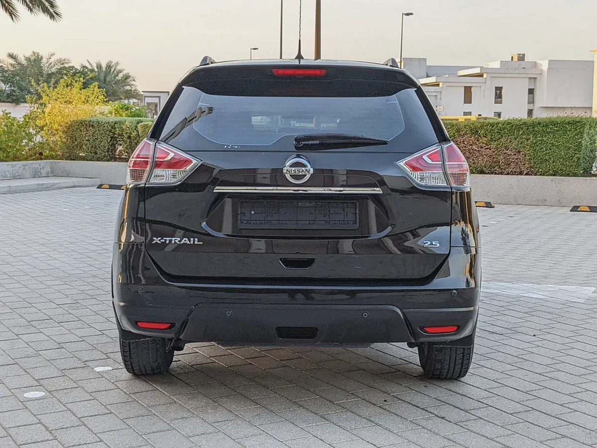 Nissan X-Trail S 2015 GCC Specs Prestine Condition 4WD With Low KM Premium 7 Seater SUV