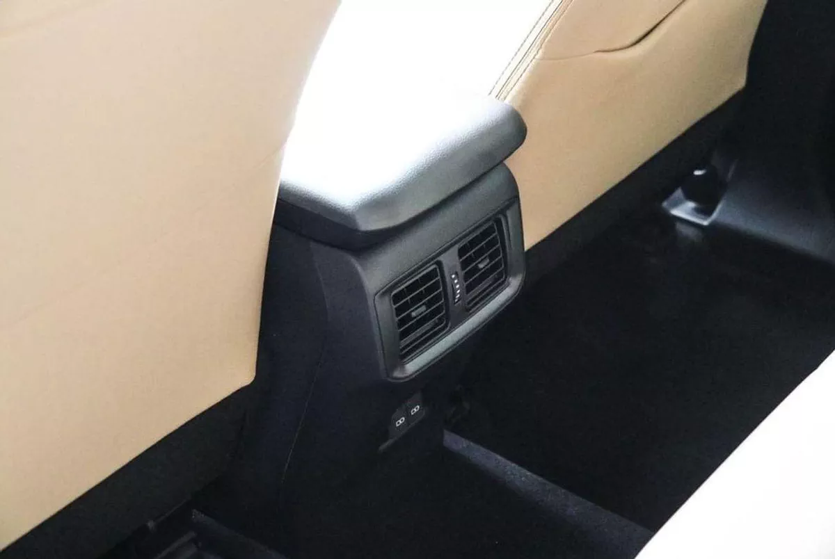 Toyota RAV4 XLE RAV4 XLE 2.0L  MED OPTION SUNROOF 20223-13-0