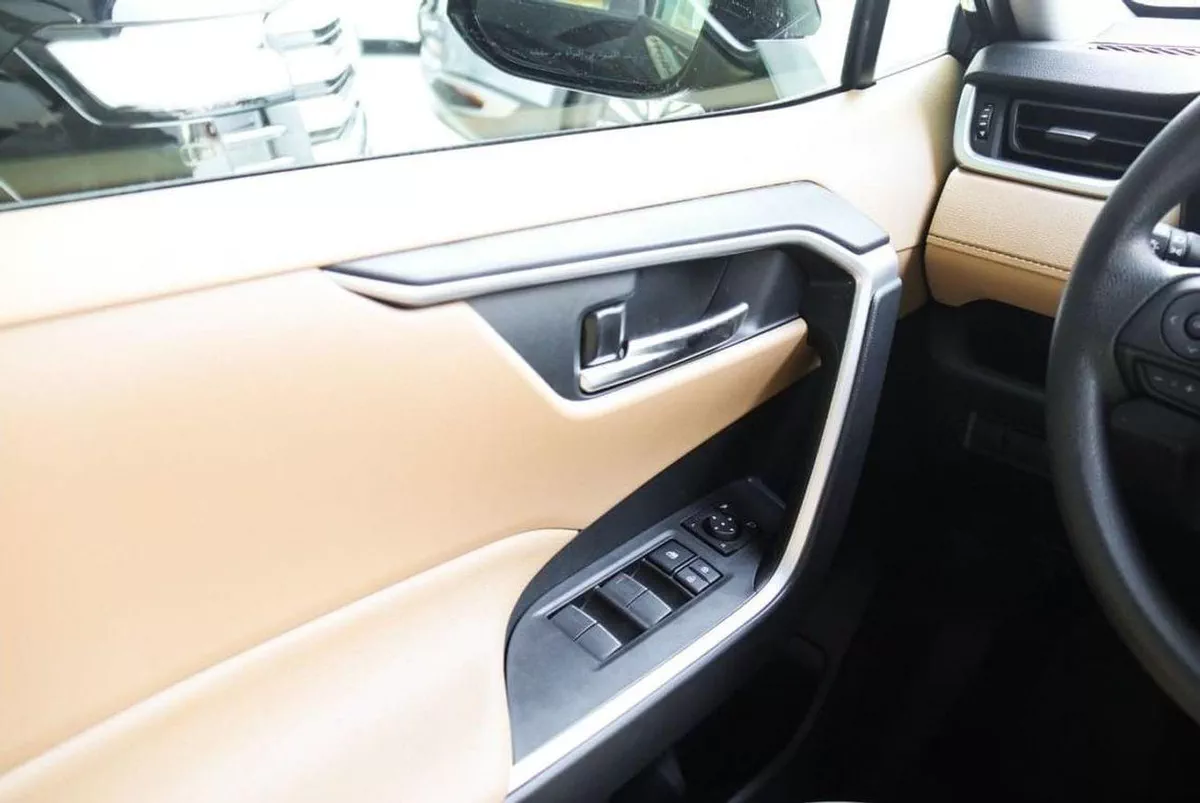 Toyota RAV4 XLE RAV4 XLE 2.0L  MED OPTION SUNROOF 20223-18-0
