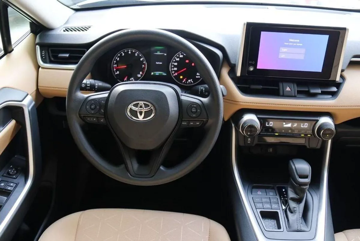 Toyota RAV4 XLE RAV4 XLE 2.0L  MED OPTION SUNROOF 20223-7-0
