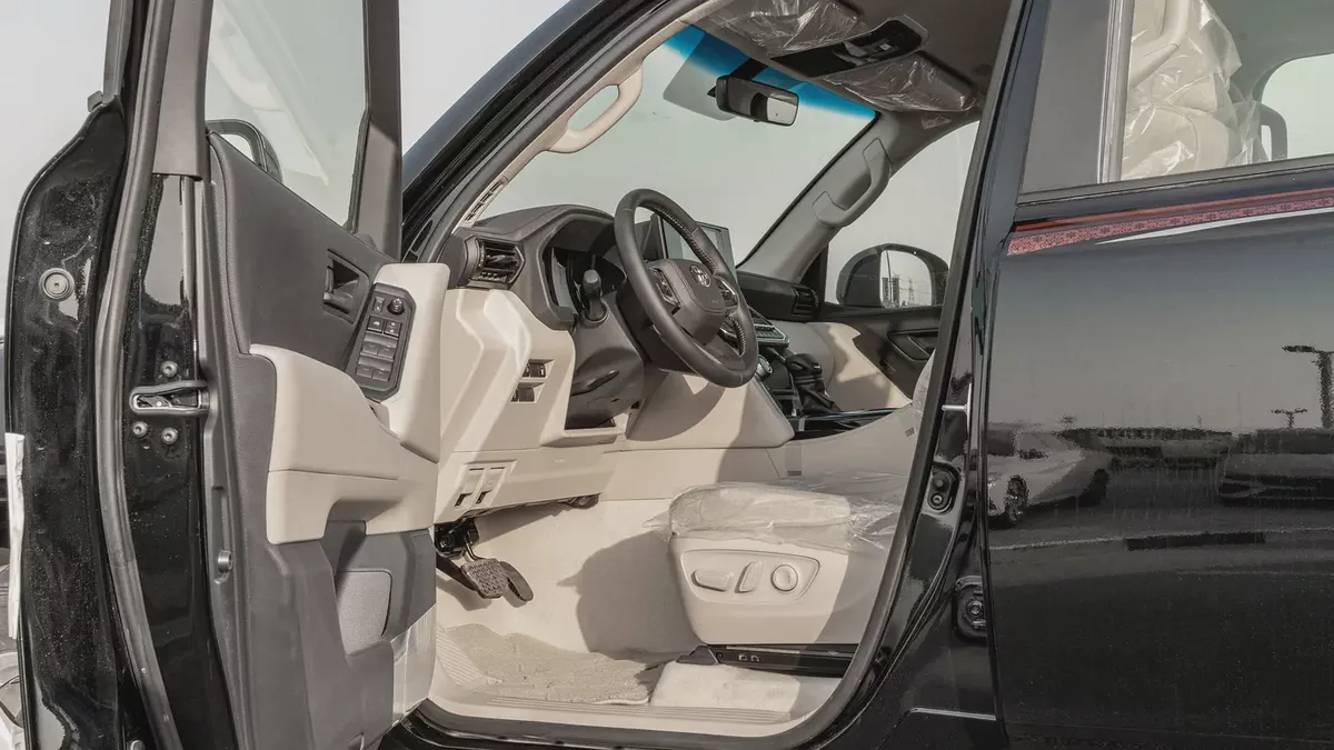 2026 Toyota Land Cruiser GXR 3.3L Twin-Turbo AT Diesel (Black-Beige) Basic-7-7