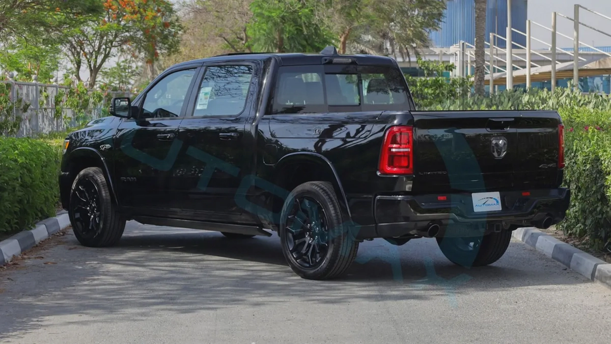 (For Export / Car With Multigate) 2026/2026 RAM 1500 V8 5.7L Limited Crew Cab eTorque GCC 0Km-4-4