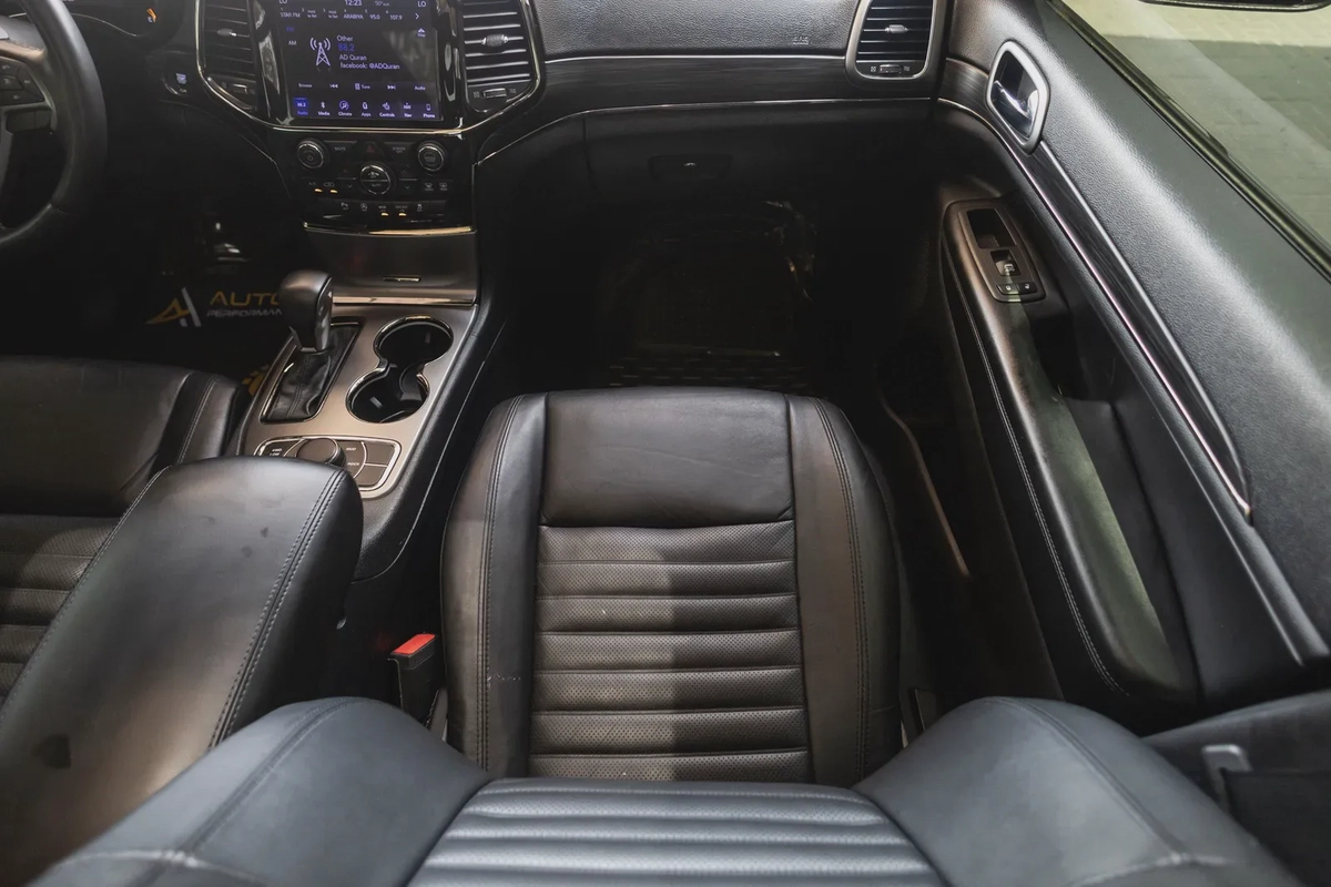 Jeep Grand Cherokee-17-17