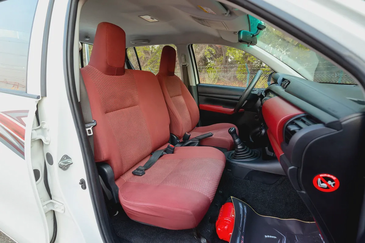 Hilux | Double Cabin 4x2 | Manual | GCC Specs | Ref#T37796-10-10