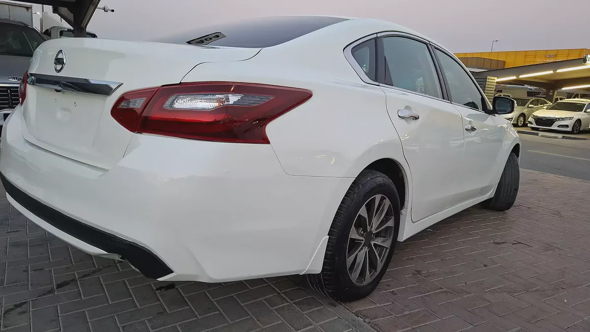 2018 Nissan Altima SE American Specs-4-4