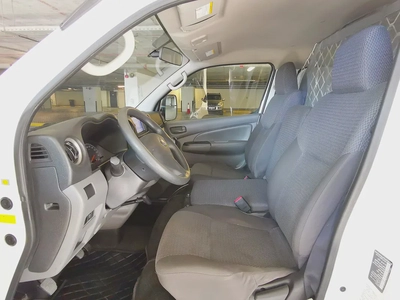 Nissan Urvan NV350 3 Seater Manual 2021 | GCC Specs | Well Maintained-8