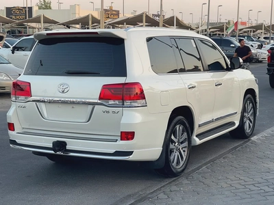 لاند كلوزر 2019 خليجي مكينه لكذس Toyota Land Cruiser VXR 2019 GCC Specs-5