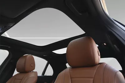 MERCEDES BENZ E 300 - 2018 - GCC - FULLY LOADED - AMAZING CONDITION-9