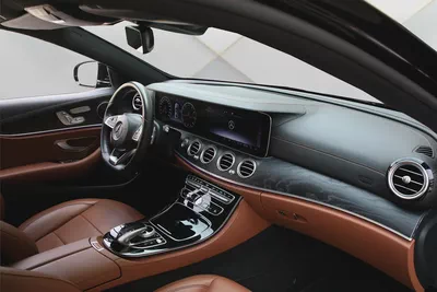 MERCEDES BENZ E 300 - 2018 - GCC - FULLY LOADED - AMAZING CONDITION-11