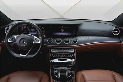 MERCEDES BENZ E 300 - 2018 - GCC - FULLY LOADED - AMAZING CONDITION-12