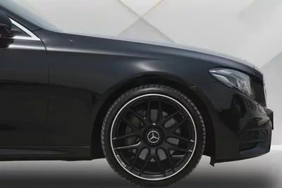 MERCEDES BENZ E 300 - 2018 - GCC - FULLY LOADED - AMAZING CONDITION-6