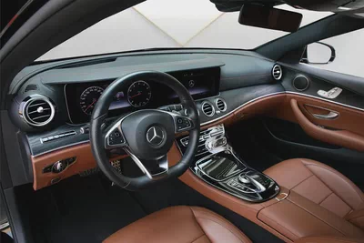 MERCEDES BENZ E 300 - 2018 - GCC - FULLY LOADED - AMAZING CONDITION-7
