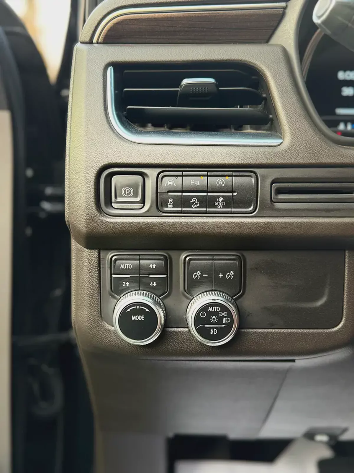 GMC Yukon SLE 2023 | GCC Specs in perfect con-15-15