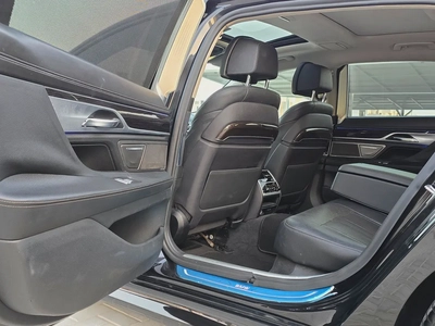 BMW 7-Series 740Li 2019 American Specs-8