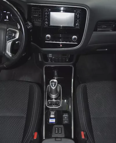 AED 833 EMi at 0% DP | Mitsubishi Outlander PHEV ( 2020 Model ) in Silver Color GCC Specs-14