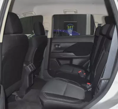 AED 833 EMi at 0% DP | Mitsubishi Outlander PHEV ( 2020 Model ) in Silver Color GCC Specs-15