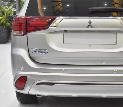 AED 833 EMi at 0% DP | Mitsubishi Outlander PHEV ( 2020 Model ) in Silver Color GCC Specs-7