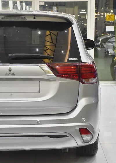 AED 833 EMi at 0% DP | Mitsubishi Outlander PHEV ( 2020 Model ) in Silver Color GCC Specs-8
