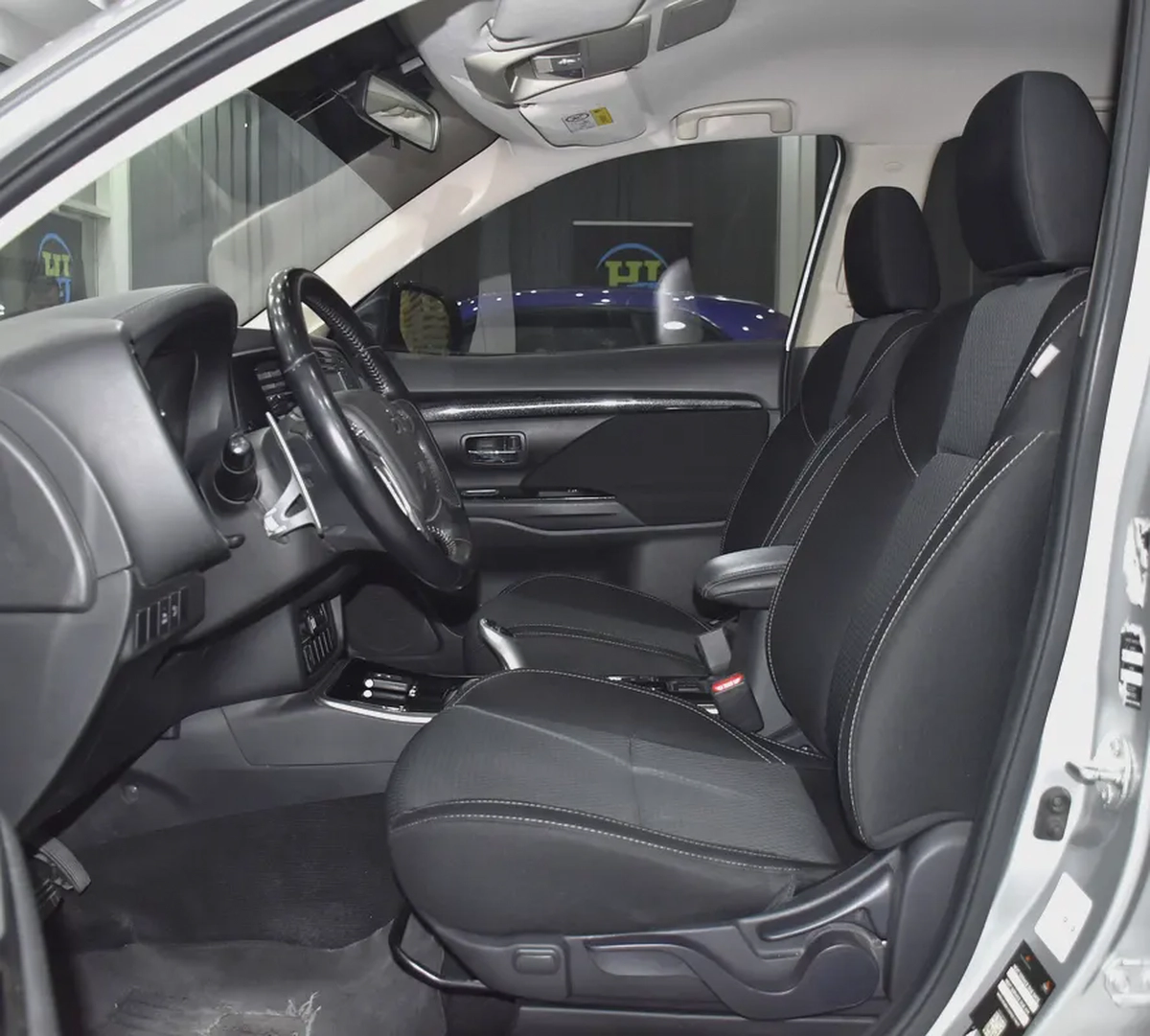 AED 833 EMi at 0% DP | Mitsubishi Outlander PHEV ( 2020 Model ) in Silver Color GCC Specs-9-9