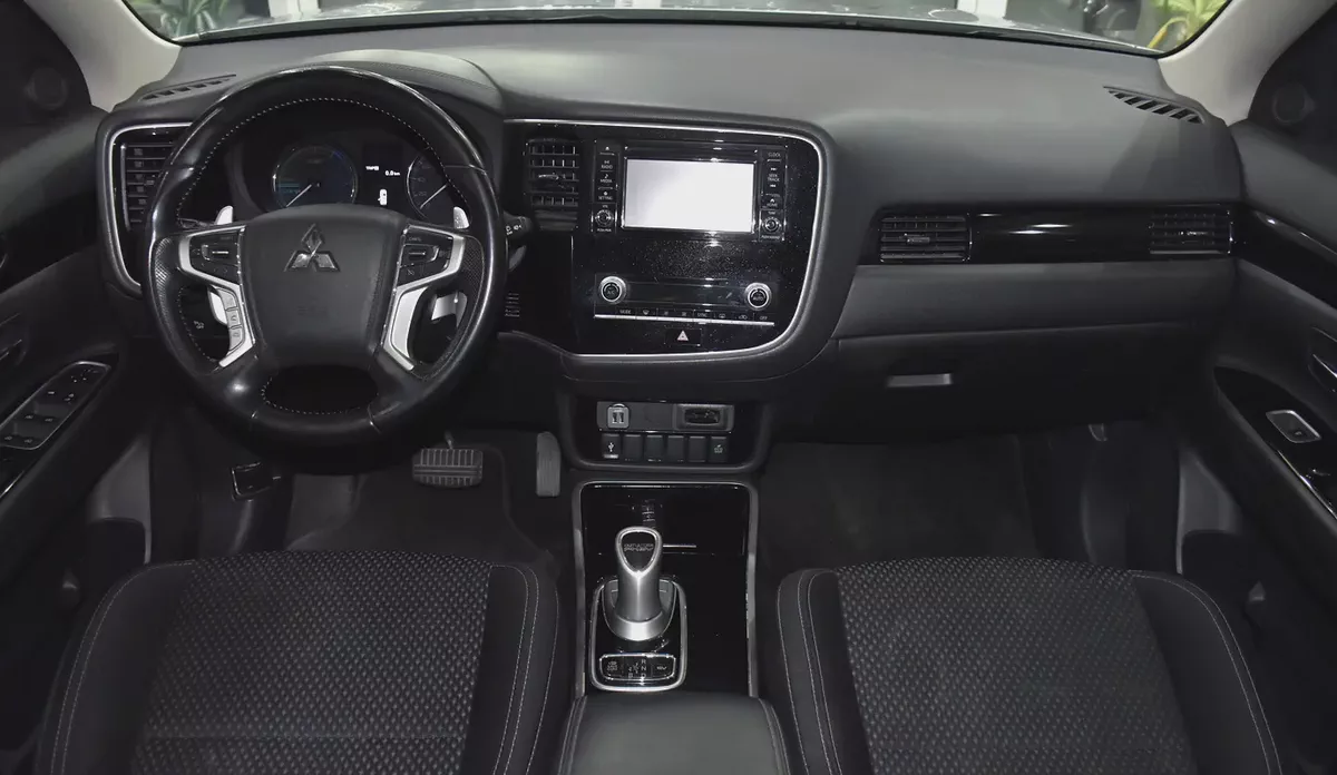 AED 833 EMi at 0% DP | Mitsubishi Outlander PHEV ( 2020 Model ) in Silver Color GCC Specs-10-10