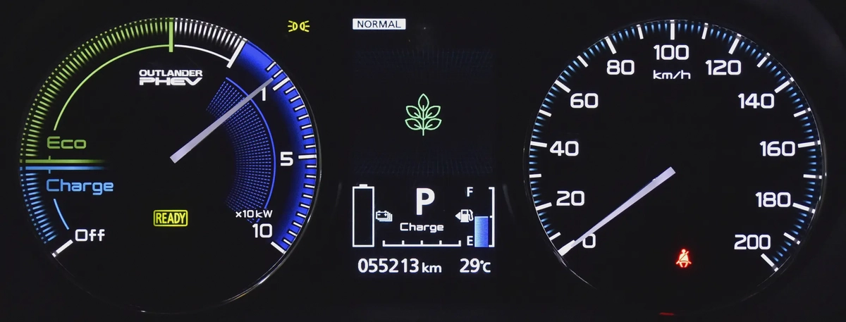 AED 833 EMi at 0% DP | Mitsubishi Outlander PHEV ( 2020 Model ) in Silver Color GCC Specs-12-12