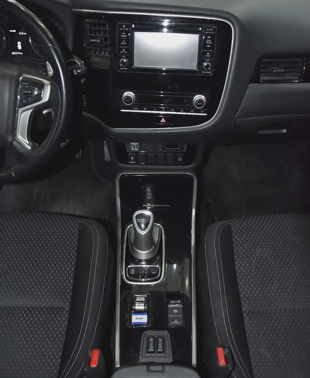 AED 833 EMi at 0% DP | Mitsubishi Outlander PHEV ( 2020 Model ) in Silver Color GCC Specs-14-14
