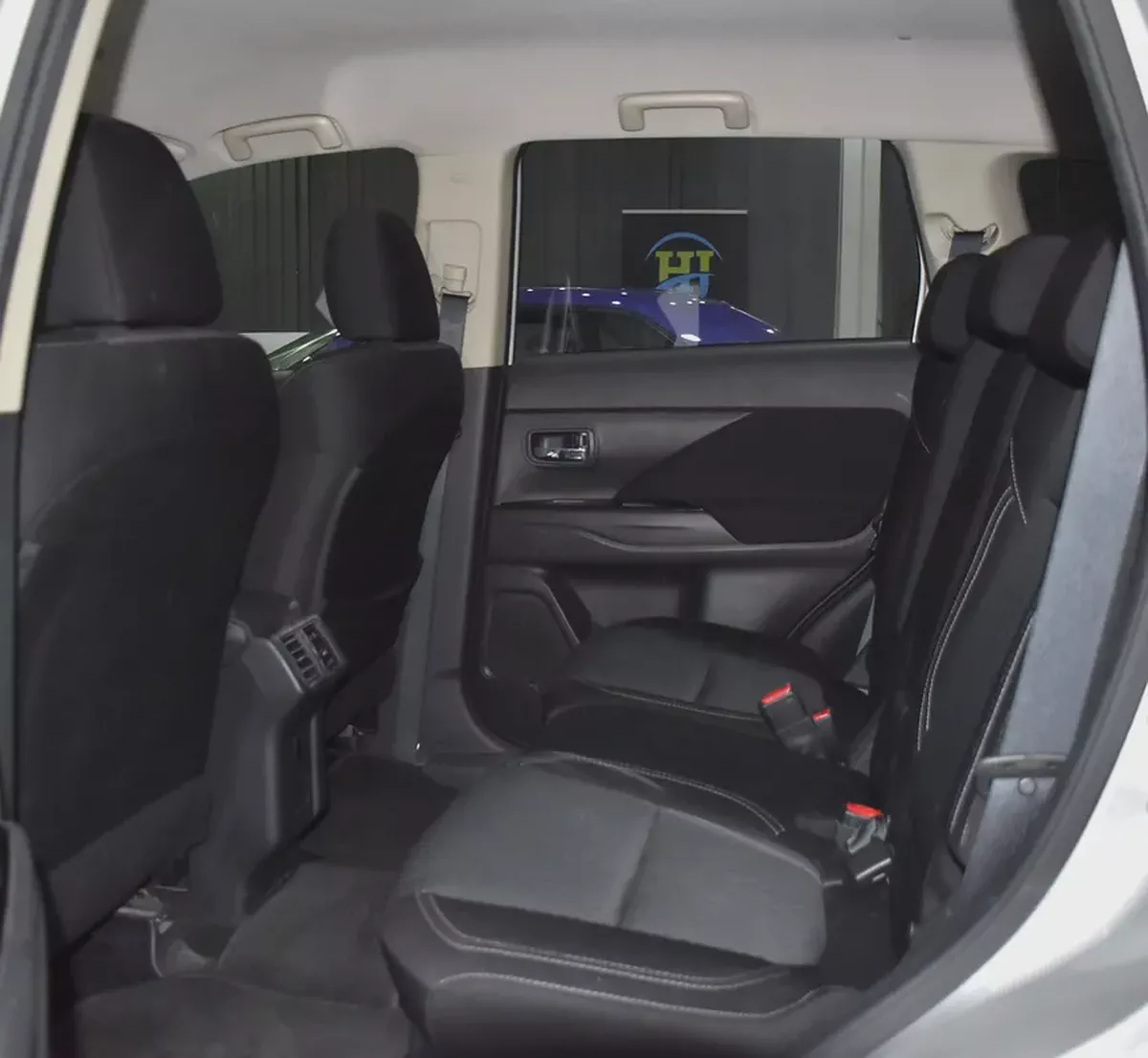AED 833 EMi at 0% DP | Mitsubishi Outlander PHEV ( 2020 Model ) in Silver Color GCC Specs-15-15