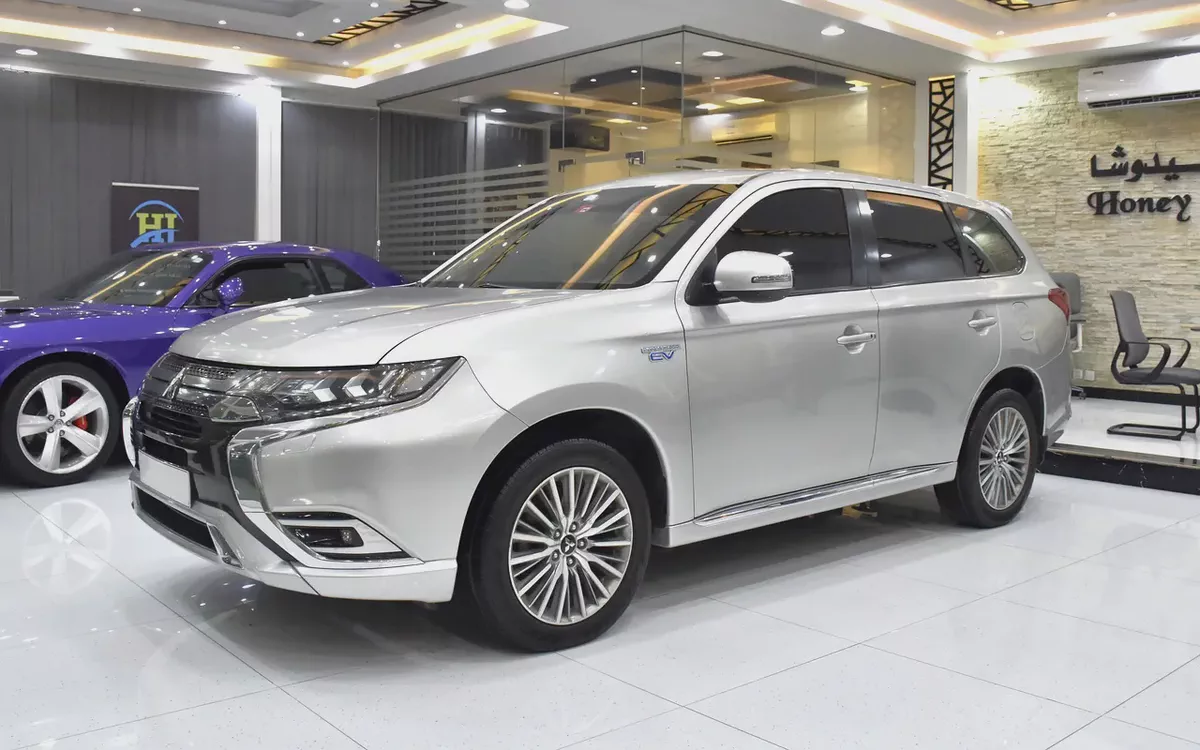 AED 833 EMi at 0% DP | Mitsubishi Outlander PHEV ( 2020 Model ) in Silver Color GCC Specs-1-1