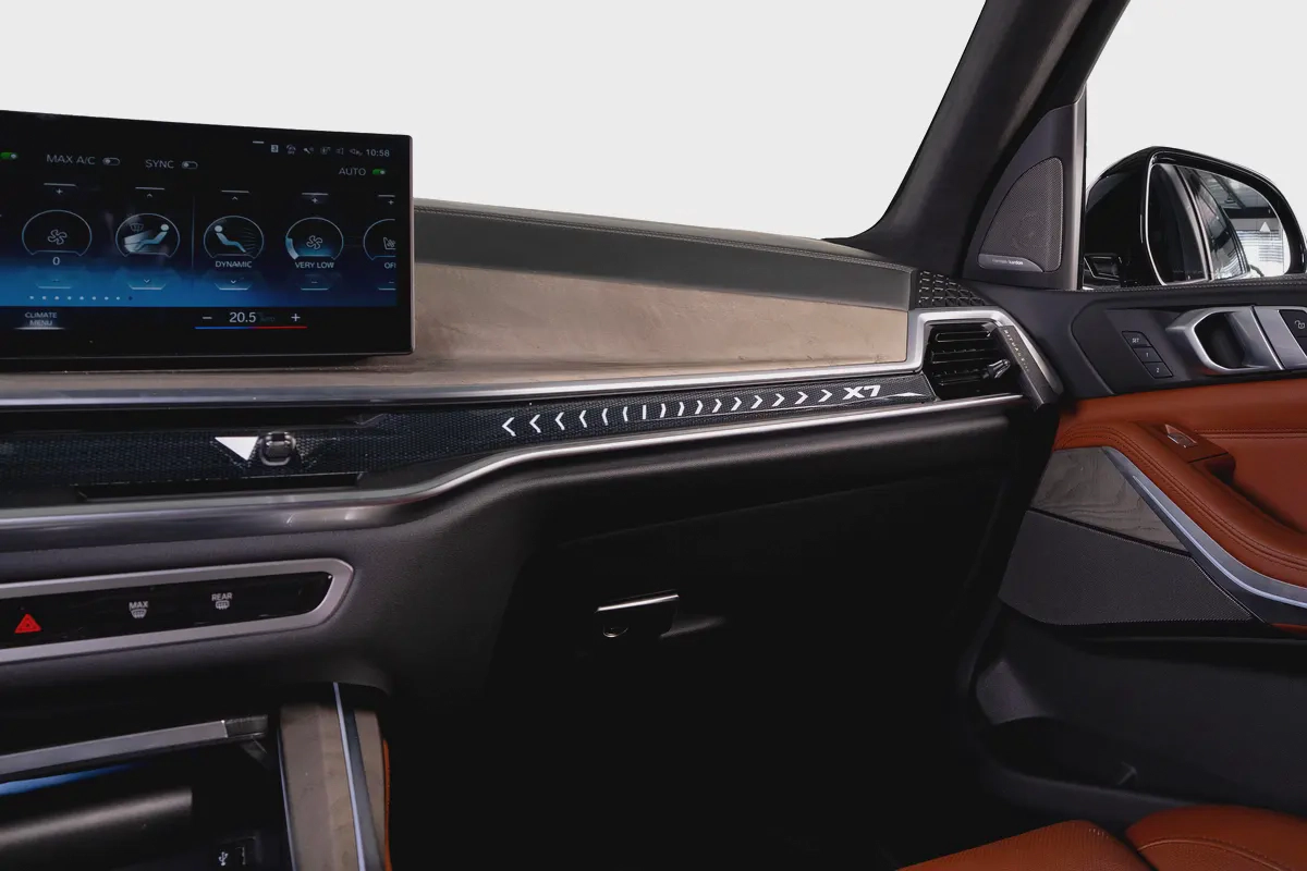 BMW X7 X-Drive 40i M Sport-GCC-AGMC Warranty and Service Contract Until 01/2028- 1 Owner-7 Seats-10-10