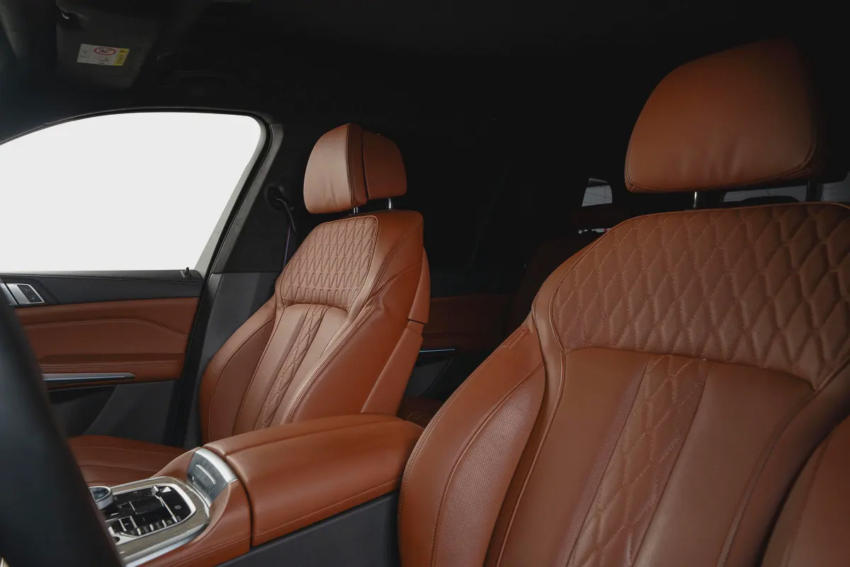 BMW X7 X-Drive 40i M Sport-GCC-AGMC Warranty and Service Contract Until 01/2028- 1 Owner-7 Seats-15-15