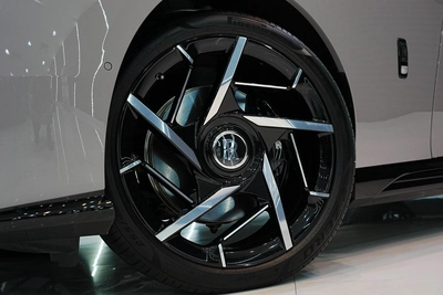 Rolls-Royce Spectre Black Badge 2026-11